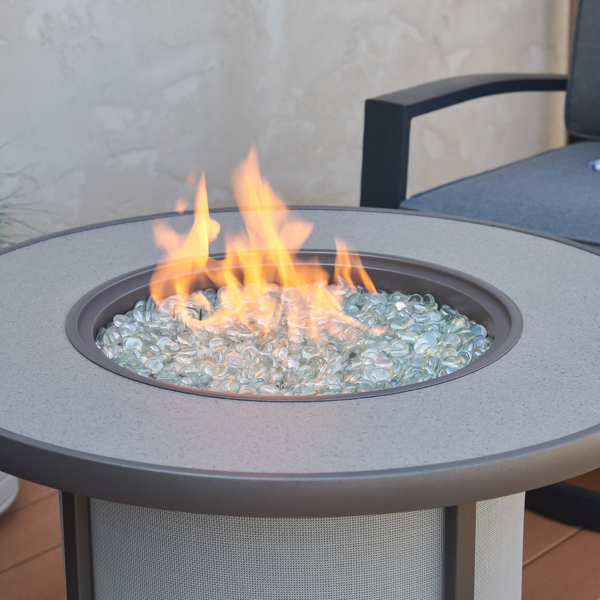 The Outdoor Greatroom Stonefire 31" Round Gas Fire Pit Table - SF-32-K