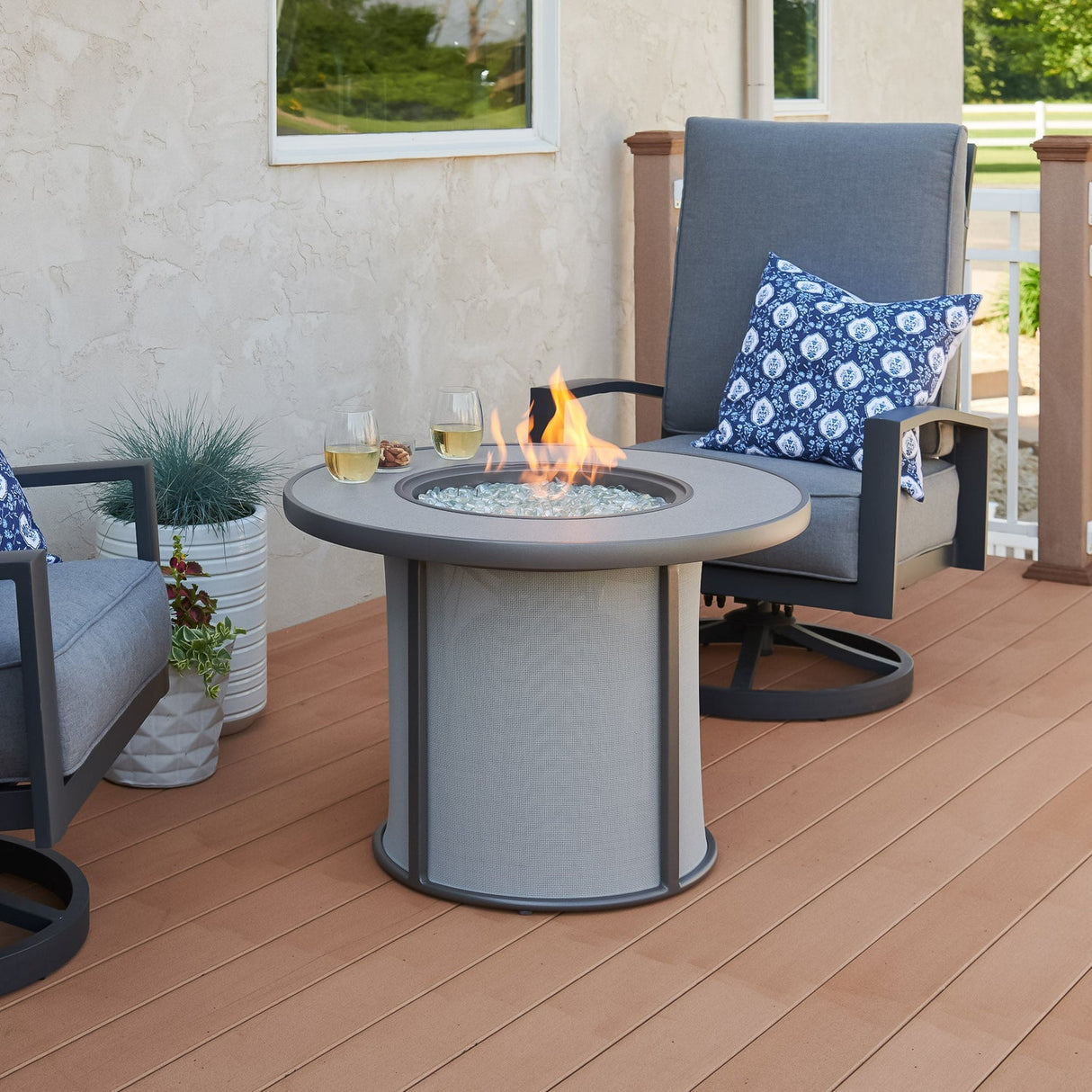 The Outdoor Greatroom Stonefire 31" Round Gas Fire Pit Table - SF-32-K