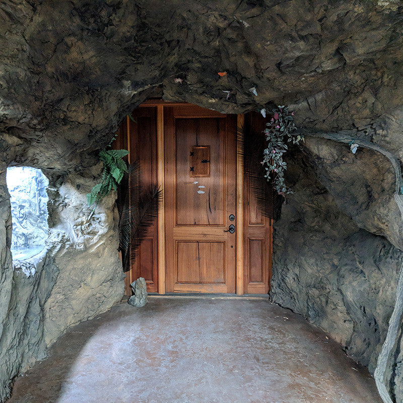 Universal Rocks Crystal Rock Wall 11' x 4' Panel – CRYSTAL-PANEL-SM