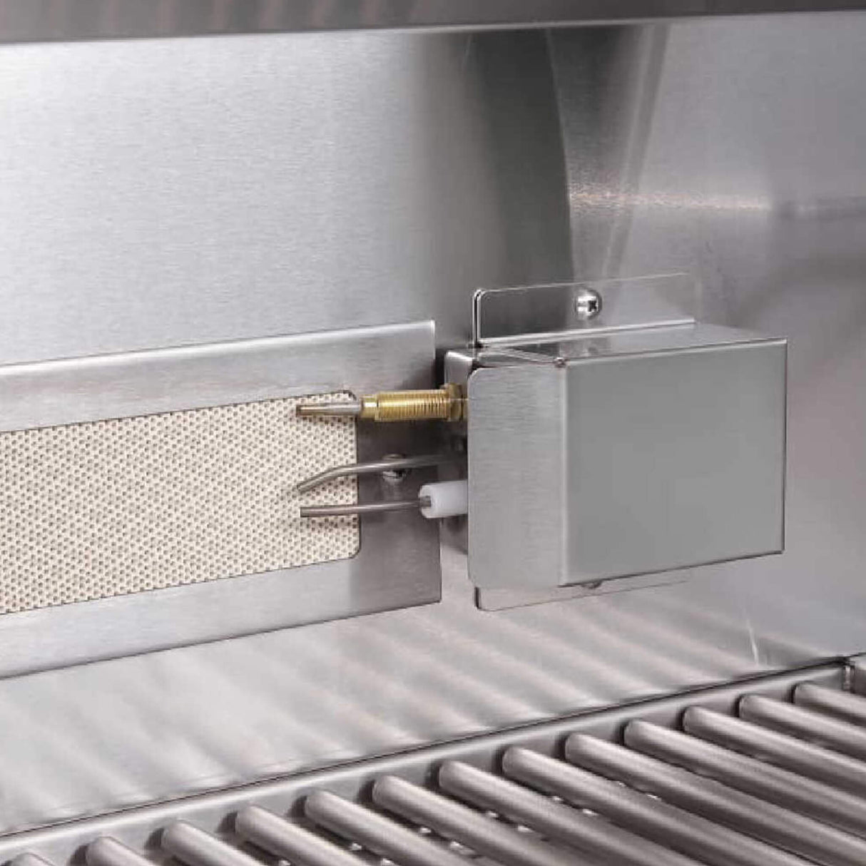 Edgestar 60K BTU 30" Natural Gas Built-In Grill With Lighted Grill Area And Double Access Doors (SAK82568)