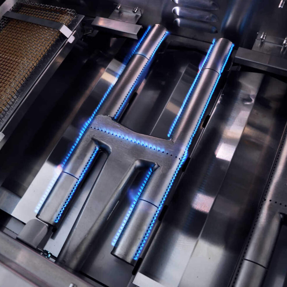 Edgestar 60K BTU 30" Natural Gas Built-In Grill With Lighted Grill Area And Double Access Doors (SAK82568)