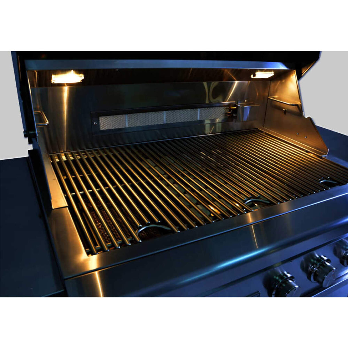 Edgestar 60K BTU 30" Natural Gas Built-In Grill With Lighted Grill Area And Double Access Doors (SAK82568)