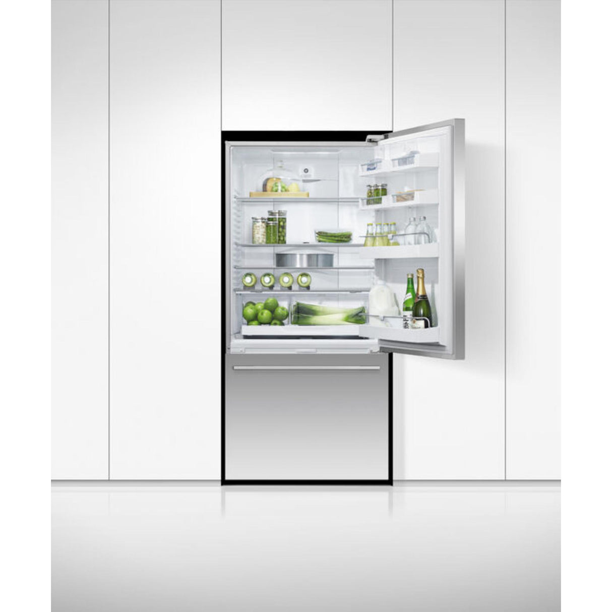 Fisher & Paykel 17.1 cu ft Series 5 Refrigerator Freezer - RF170WDRX5 N