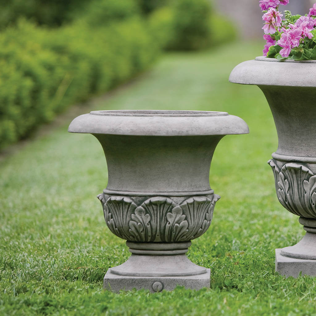 Campania Williamsburg Acanthus Planter - P-497A