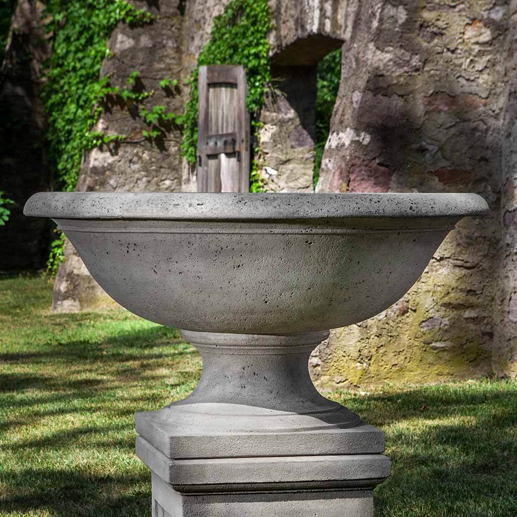 Campania Monteros Urn - P-711