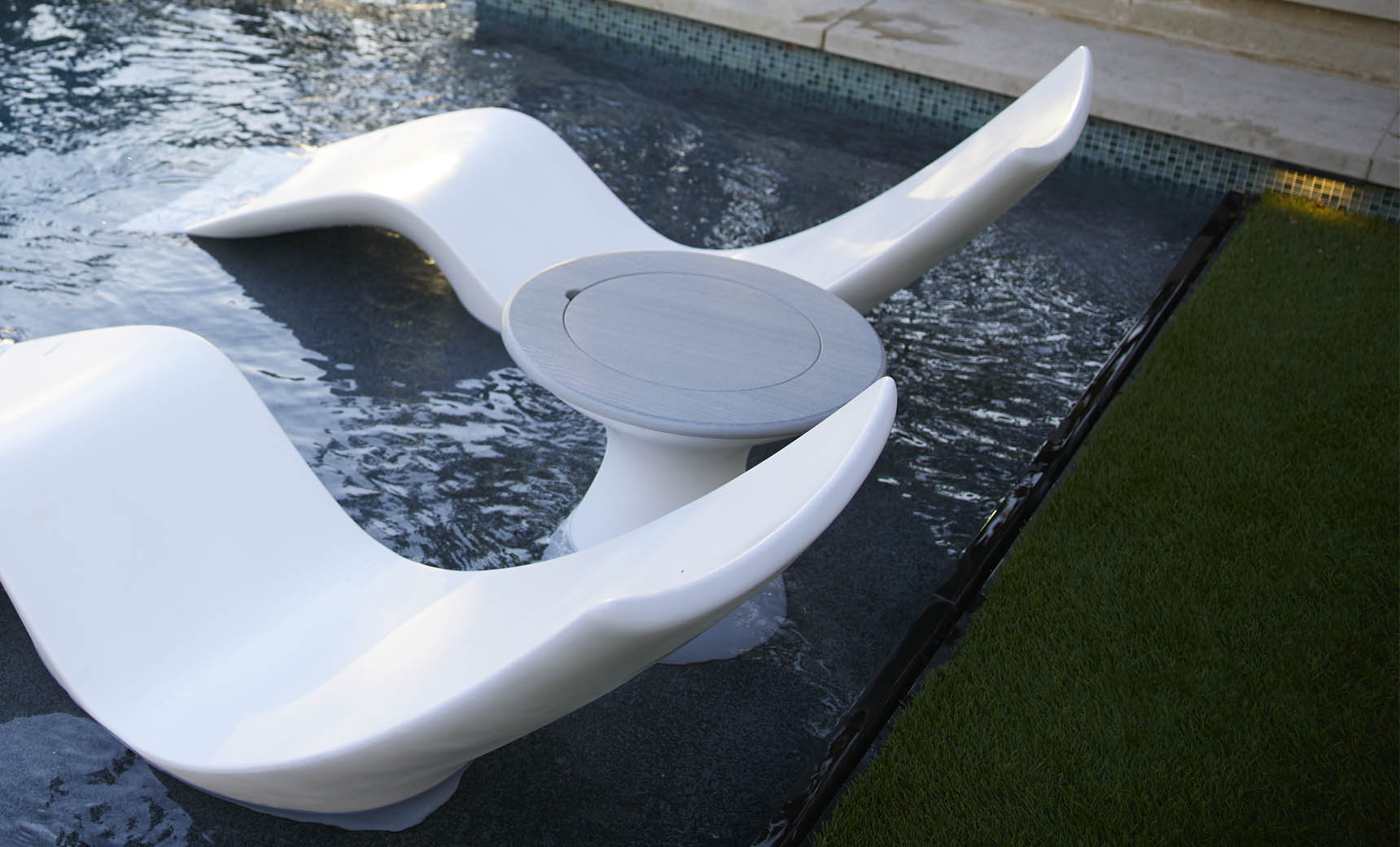 Ledge Lounger Autograph Tall Ice Bin Side Table