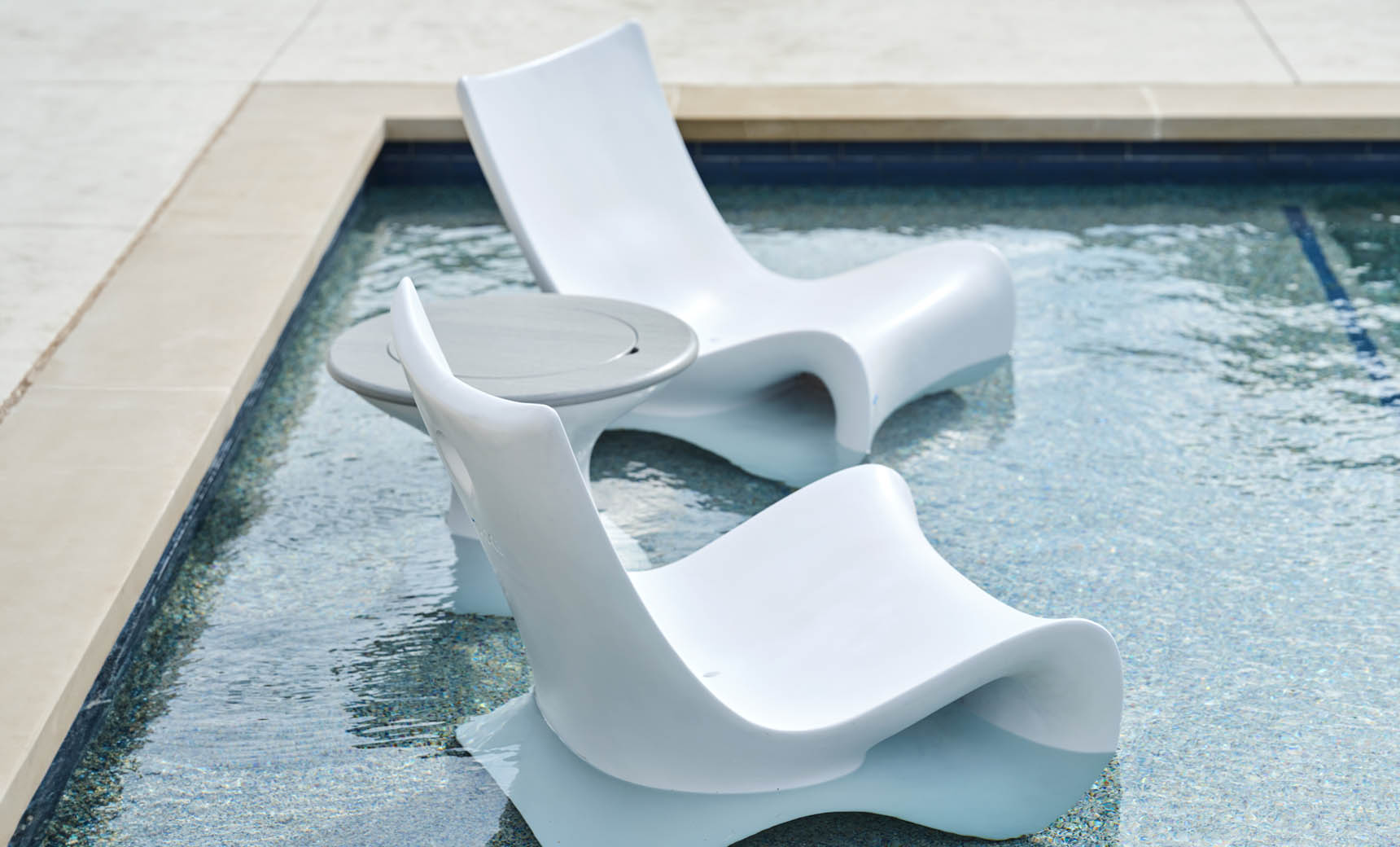 Ledge Lounger Autograph Tall Ice Bin Side Table