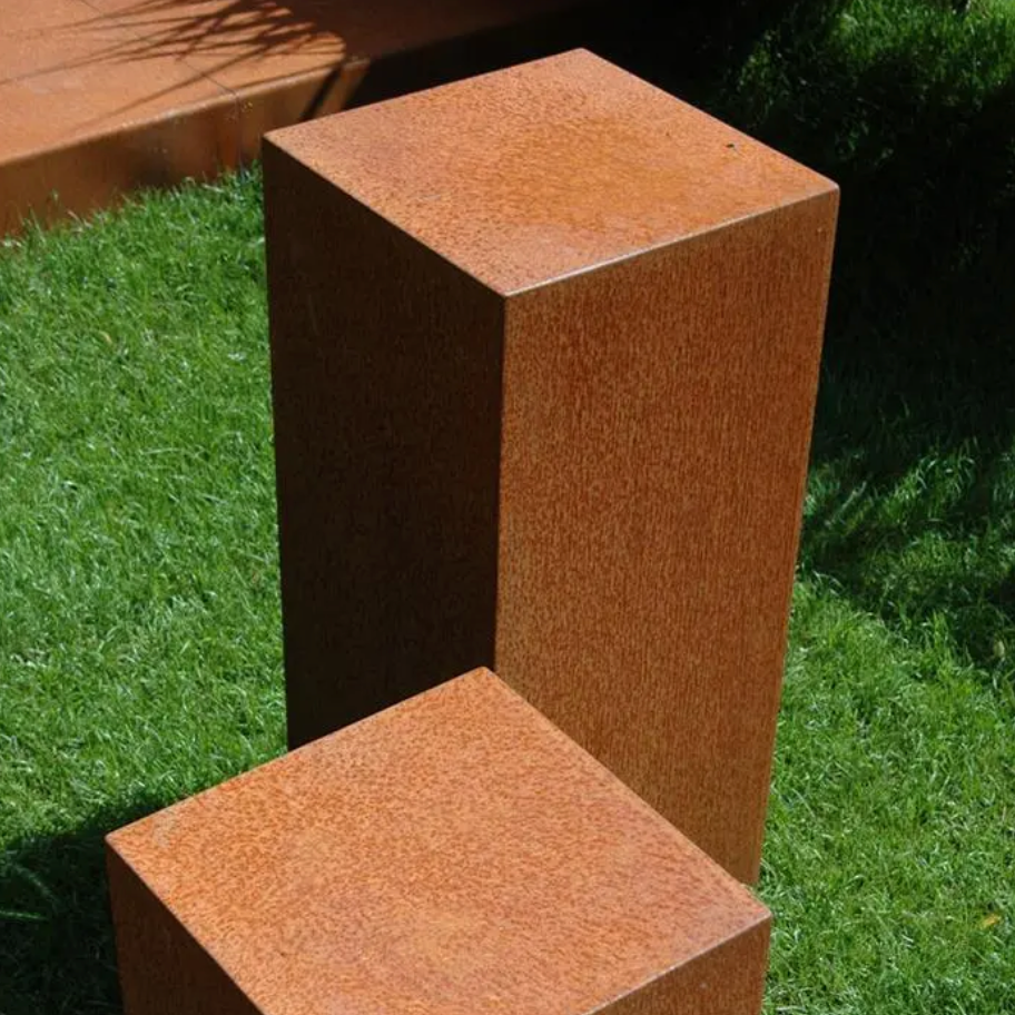 Adezz Socle Corten Pedestal Tall