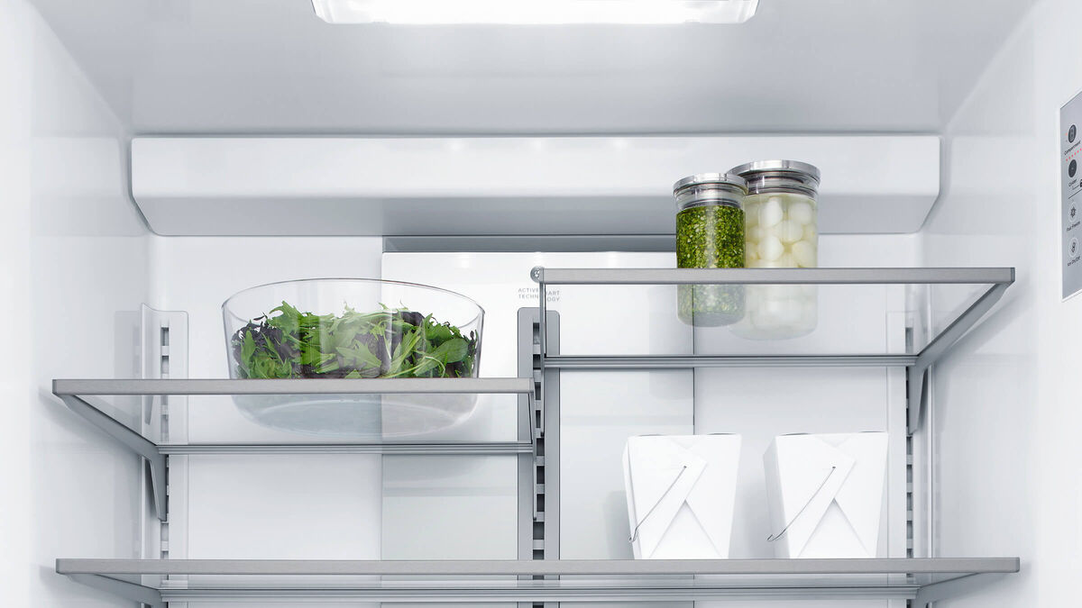 Fisher & Paykel 32" Series 7 Integrated French Door Refrigerator Freezer, Ice & Water - RS32A72U1