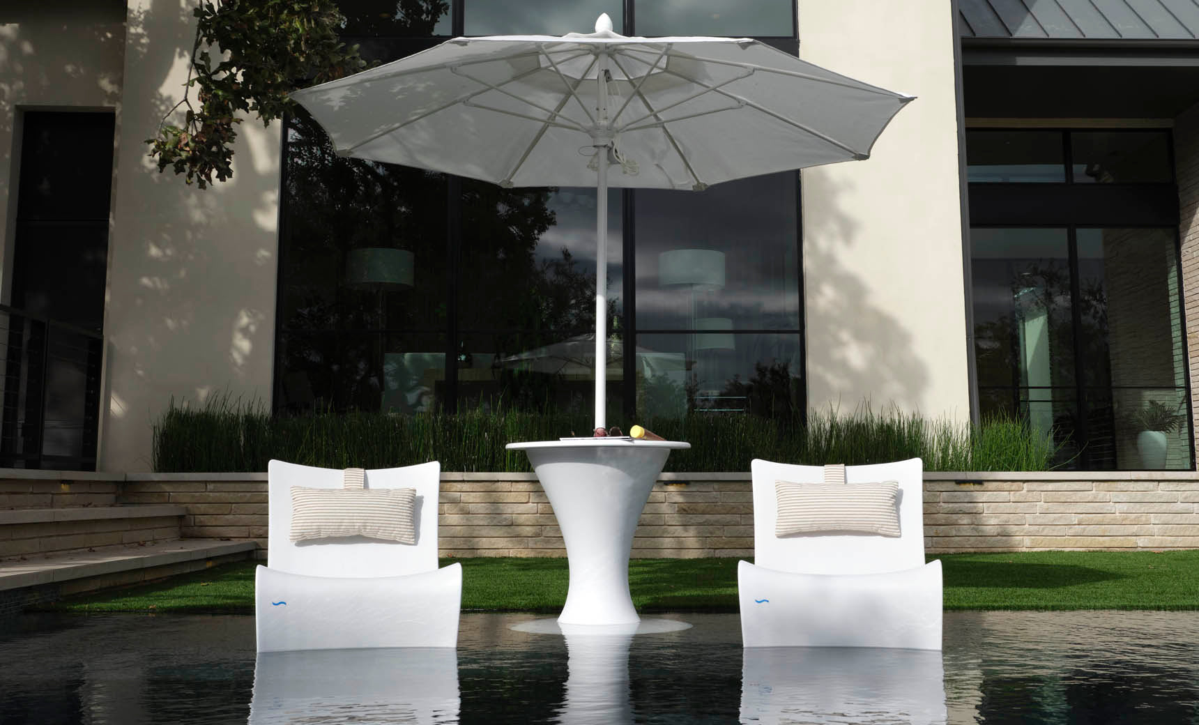 Ledge Lounger Autograph Chair