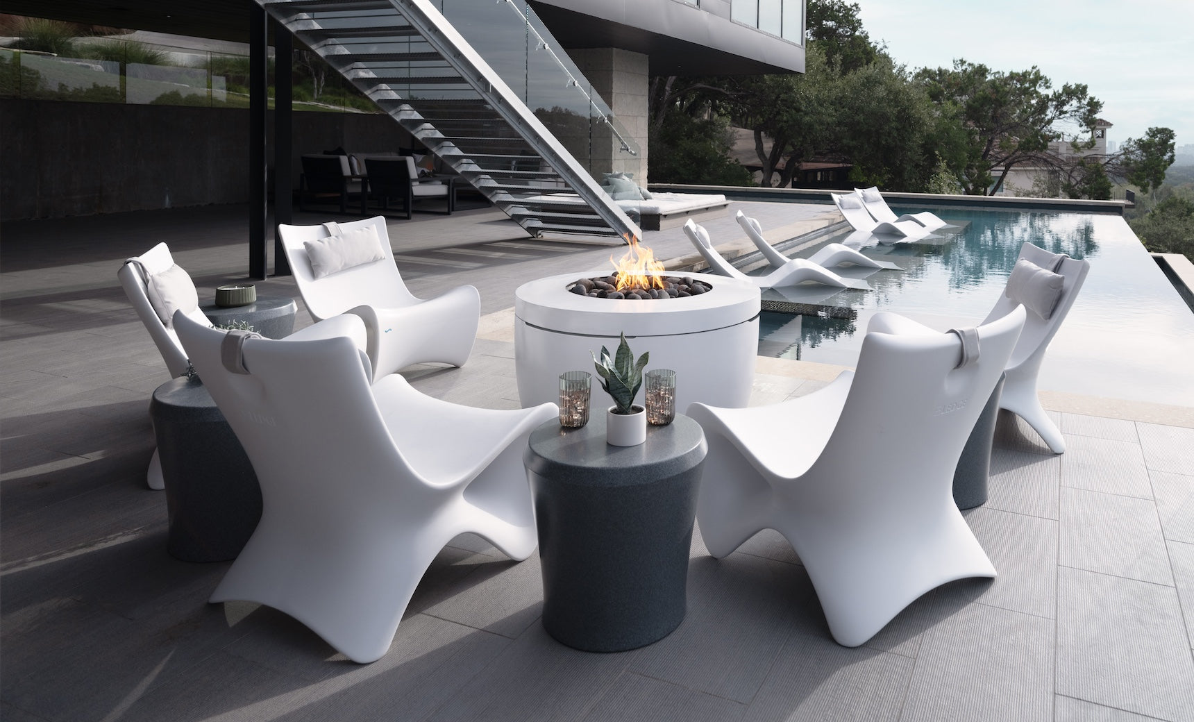 Ledge Lounger Autograph Chair
