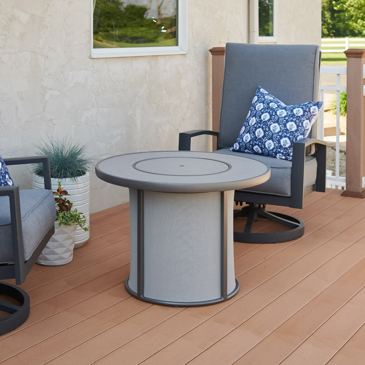 The Outdoor Greatroom Stonefire 31" Round Gas Fire Pit Table - SF-32-K
