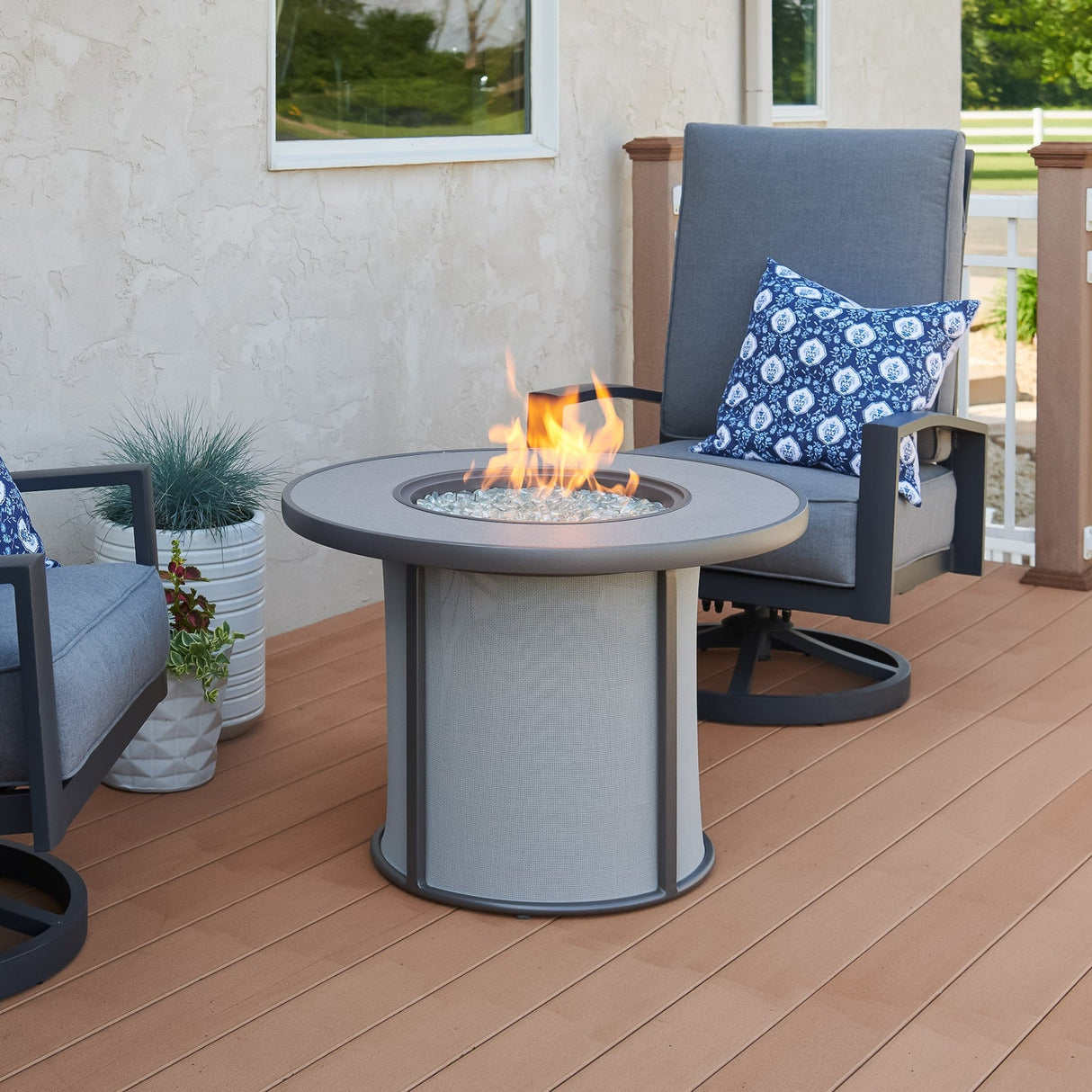 The Outdoor Greatroom Stonefire 31" Round Gas Fire Pit Table - SF-32-K