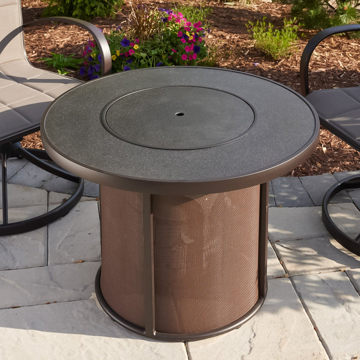 The Outdoor Greatroom Stonefire 31" Round Gas Fire Pit Table - SF-32-K