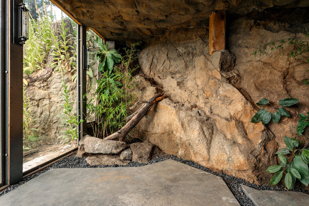 Universal Rocks Malawi Rock Wall 18' x 7' Panel – MALAWI-PANEL