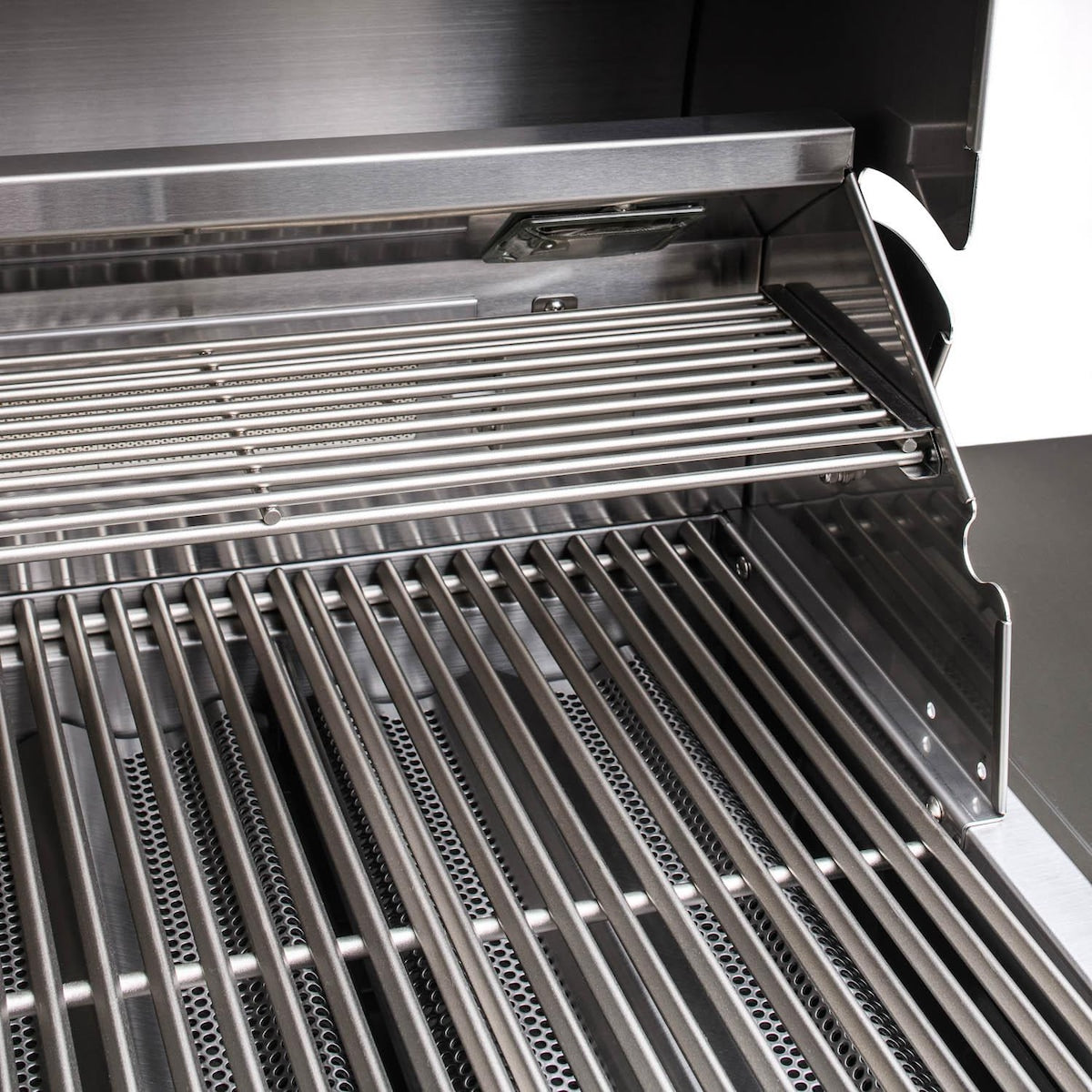 Blaze LTE 40-Inch 5-Burner Gas Grill with Rear Burner and Built-in Lighting System - BLZ-5LTE2-LP/NG