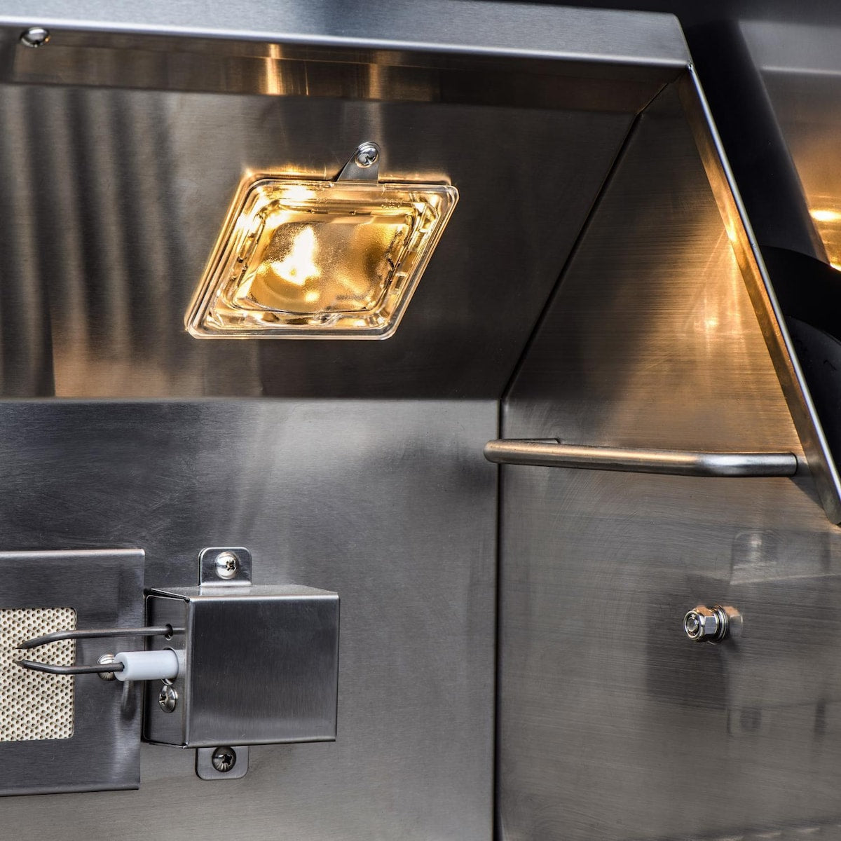 Blaze LTE 40-Inch 5-Burner Gas Grill with Rear Burner and Built-in Lighting System - BLZ-5LTE2-LP/NG