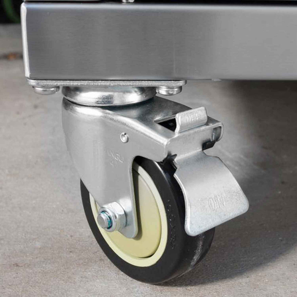 Bull BG-2600x Outlaw 30-Inch Grill on Cart