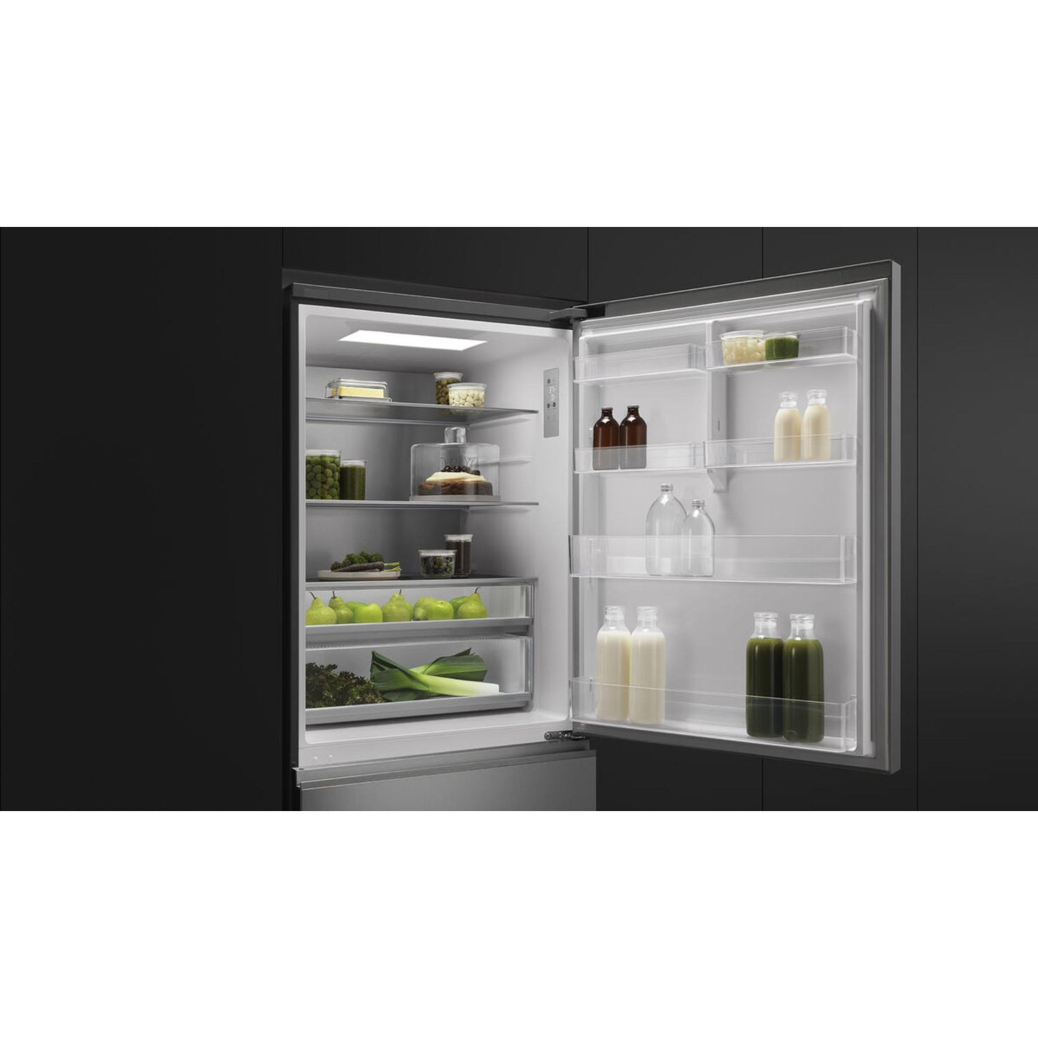 Fisher & Paykel 18.2cu ft Series 5 Refrigerator Freezer, Ice & water - RF178WRNUX1