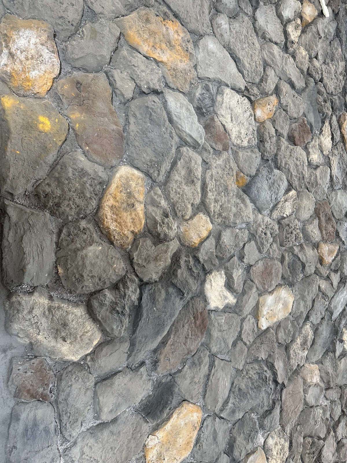 Universal Rocks Crazy Stone Rock Wall 18' x 9' Panel – CRAZYSTONE-PANEL