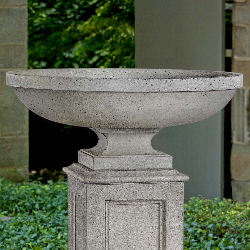 Campania Sutton Urn - P-966