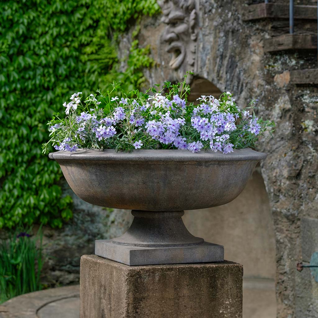 Campania Apsley Urn - P-972