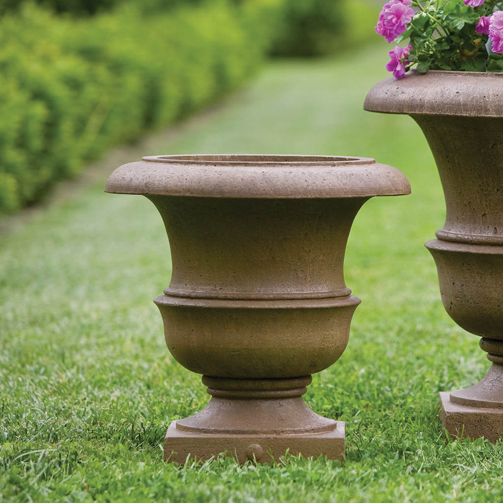 Campania Williamsburg Wren Planter - P-496A